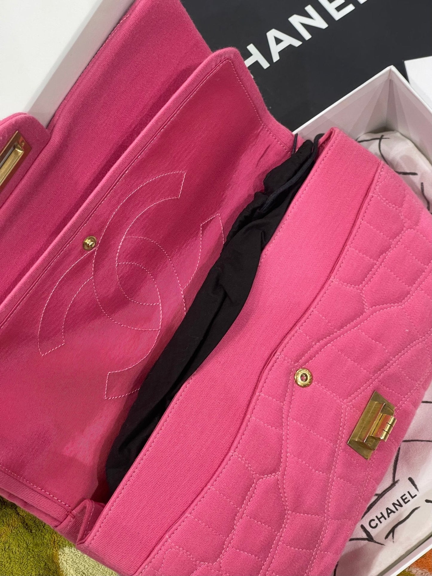 Chanel - Sac 2.55 jersey façon croco rose