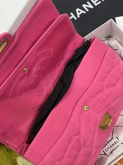 Chanel - Sac 2.55 jersey façon croco rose