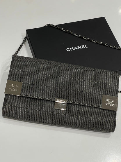 Chanel - sac baguette classique jersey gris