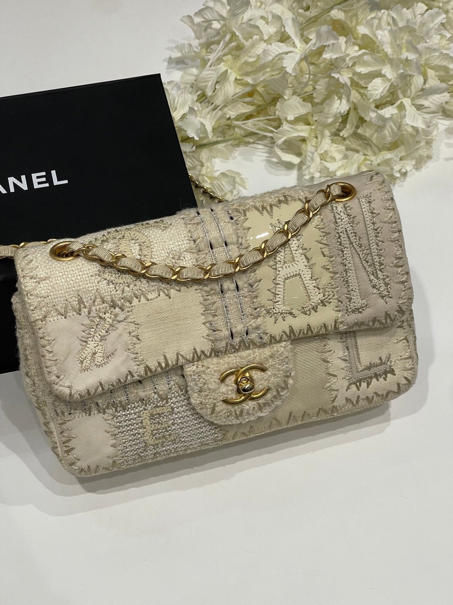 Chanel - sac classique patchwork crème