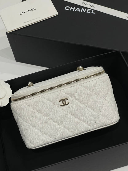 Chanel - Sac mini vanity on chain blanc