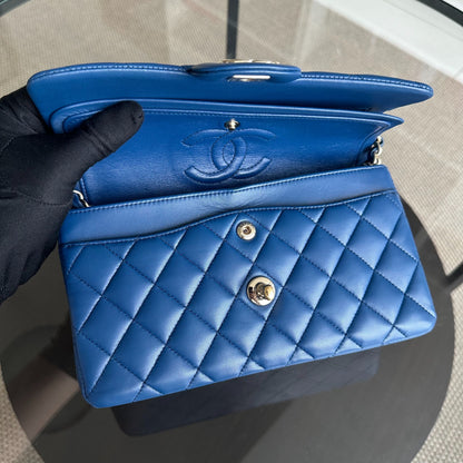 Small Classic Flap 23CM Quilted Lambskin Dark Blue SHW No 25