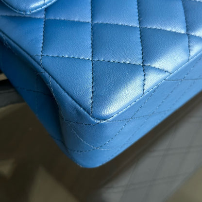 Small Classic Flap 23CM Quilted Lambskin Dark Blue SHW No 25