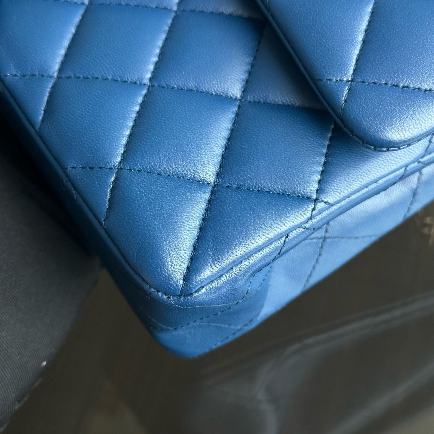 Small Classic Flap 23CM Quilted Lambskin Dark Blue SHW No 25