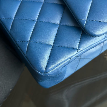 Small Classic Flap 23CM Quilted Lambskin Dark Blue SHW No 25