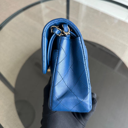 Small Classic Flap 23CM Quilted Lambskin Dark Blue SHW No 25