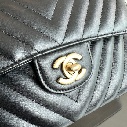 Small Classic Flap Lambskin 23cm Chevron Black GHW No 27