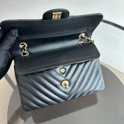 Small Classic Flap Lambskin 23cm Chevron Black GHW No 27