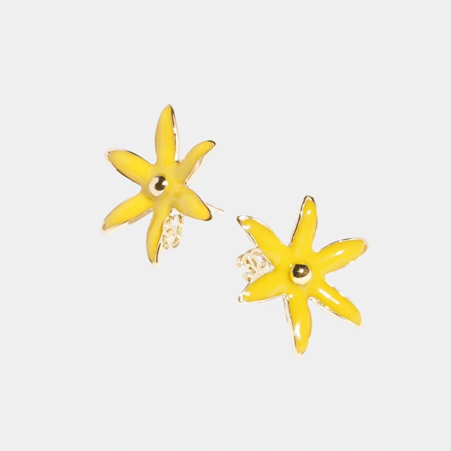 Star Flower Stud Earrings in Metal & Resin