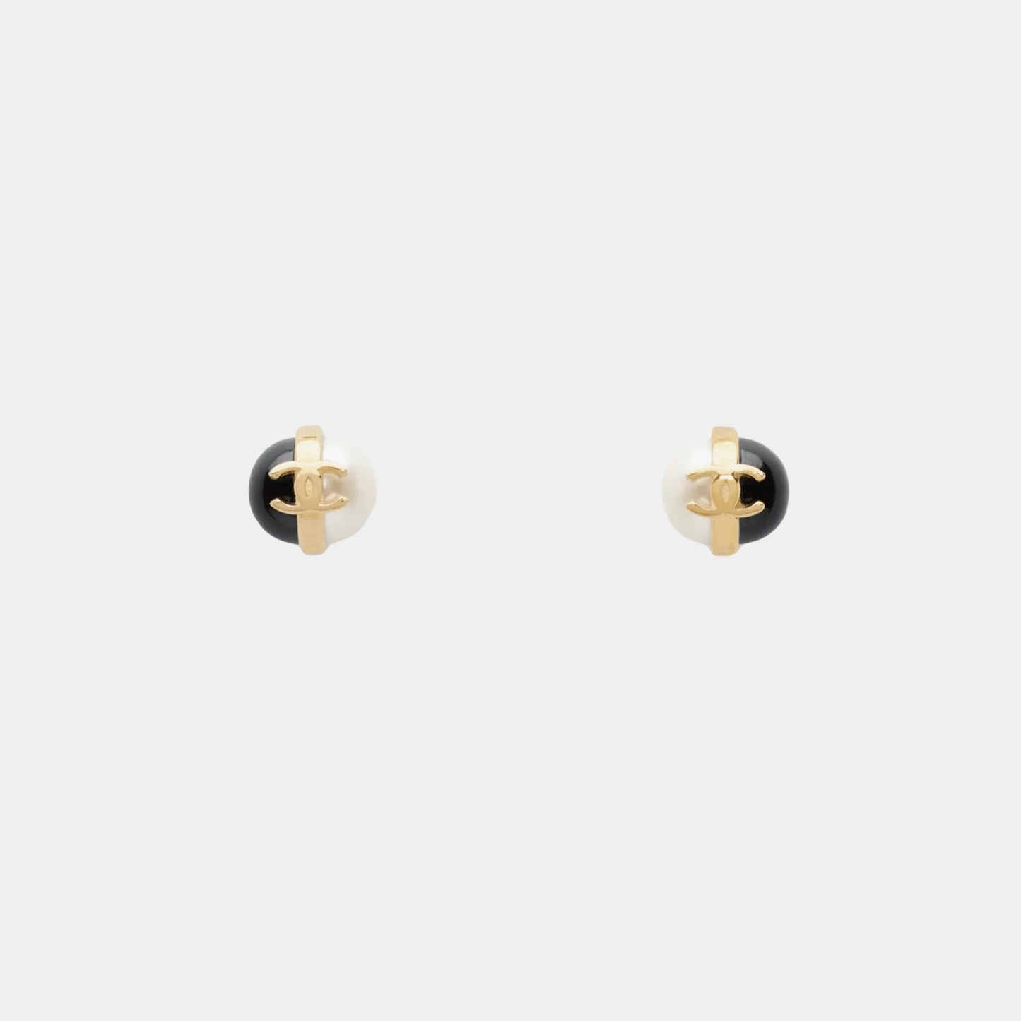 Stud Earrings in Gold Metal and Resin