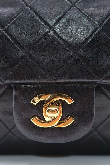 Vintage Quilted Lambskin Classic Medium Flap Bag Black