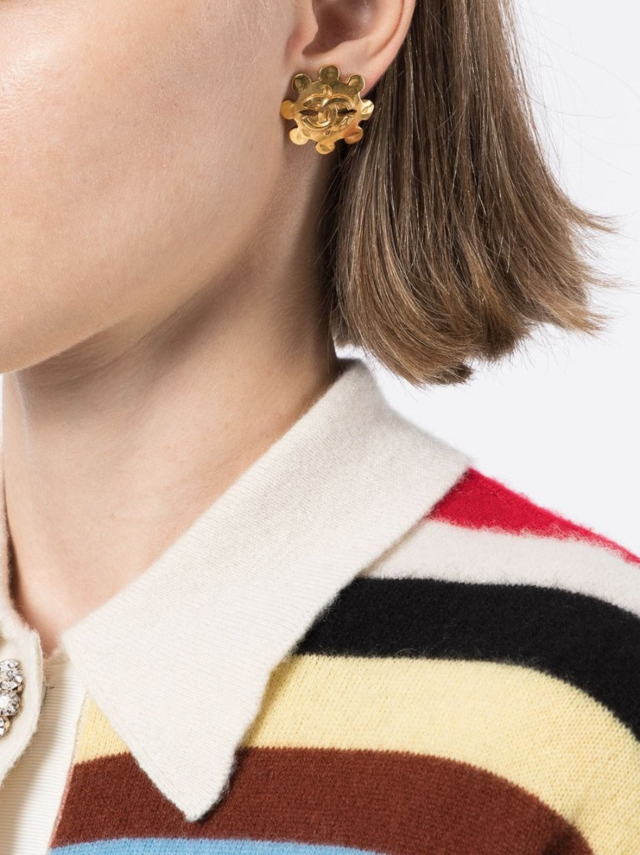 Cut Out Wheel Clip-on Earrings