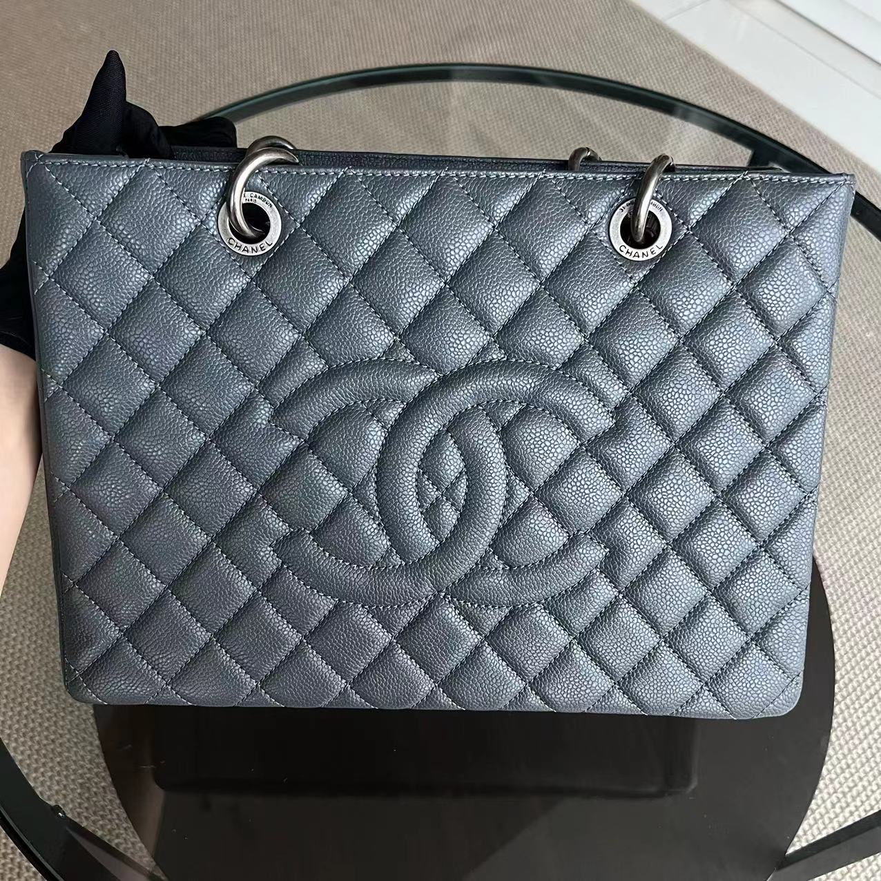 Caviar GST Grand Shopping Tote Quilted Grained Calfskin Grey Silver Hardware Series 13