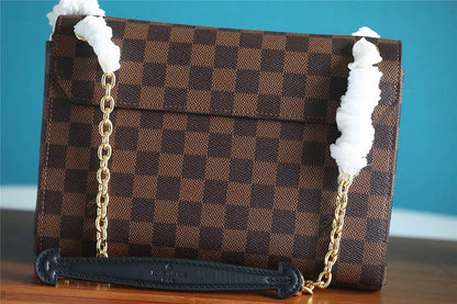 The Franco Shops - Louis Vuittons  - 7821