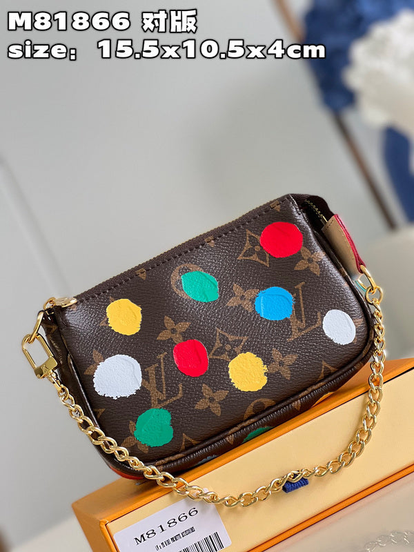 Franco Shops - Louis Vuittons  - 15705