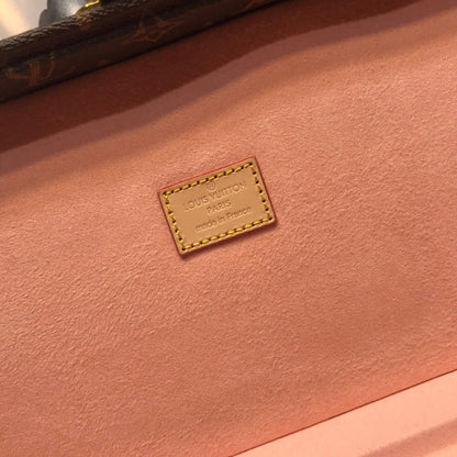 Franco Shops - Louis Vuittons  - 9482