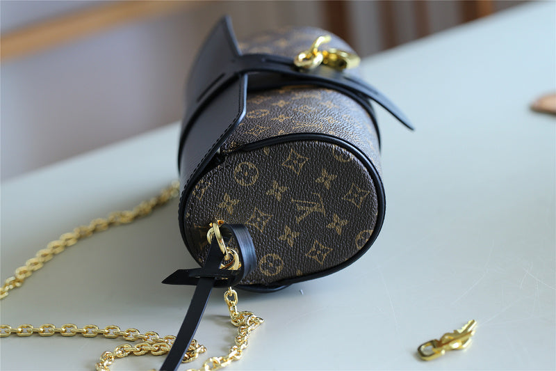 The Franco Shops - Louis Vuittons  - 7986