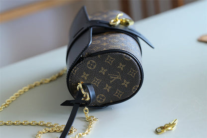 The Franco Shops - Louis Vuittons  - 7986