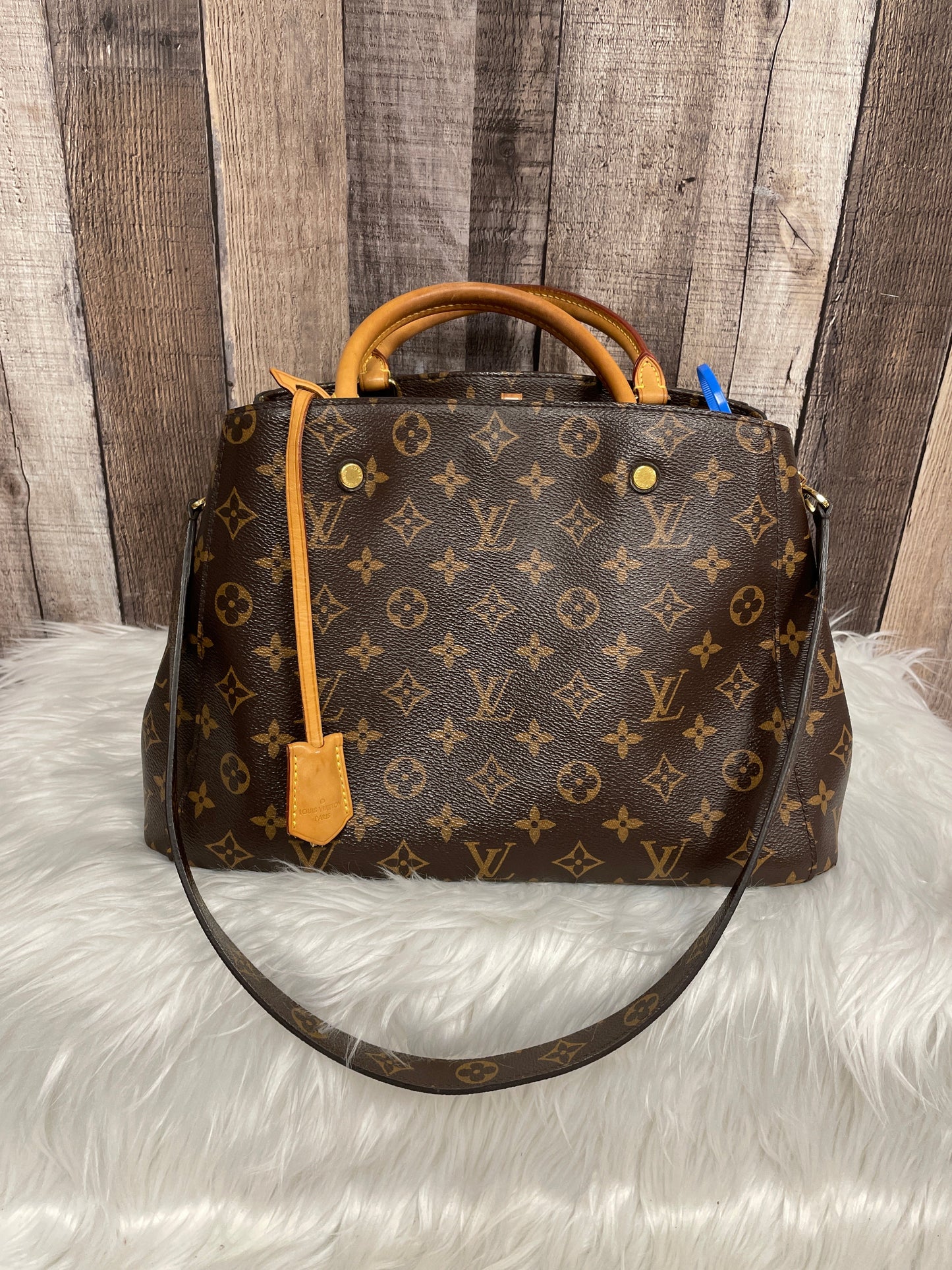 Handbag Luxury Designer By Louis Vuitton  Size: Medium