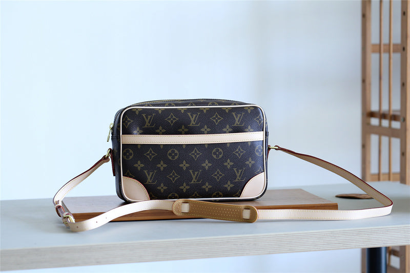 The Franco Shops - Louis Vuittons  - 7884