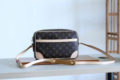 The Franco Shops - Louis Vuittons  - 7884