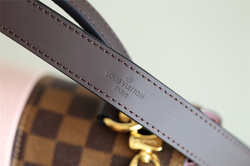 The Franco Shops - Louis Vuittons  - 7985