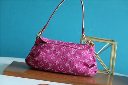 The Franco Shops - Louis Vuittons  - 7700