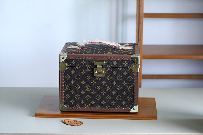 Franco Shops - Louis Vuittons  - 9519