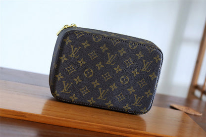Franco Shops - Louis Vuittons  - 9372