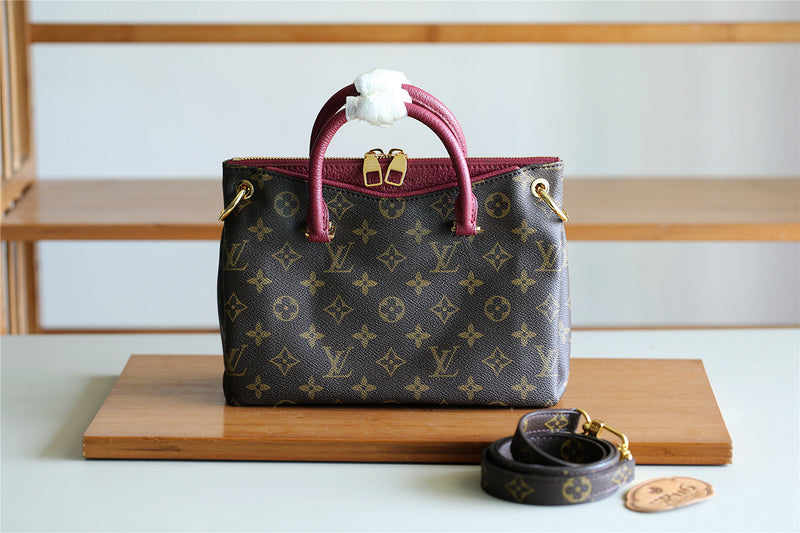 The Franco Shops - Louis Vuittons  - 7988