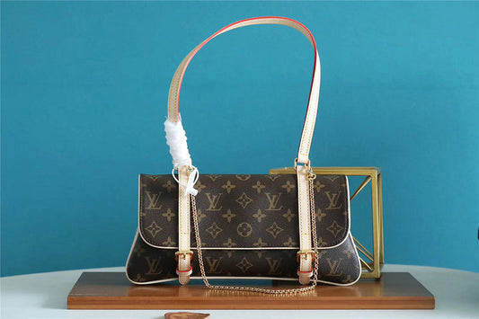 The Franco Shops - Louis Vuittons  - 7740