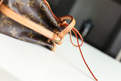 Franco Shops - Louis Vuittons  - 9390