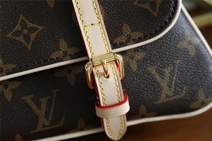 The Franco Shops - Louis Vuittons  - 7740