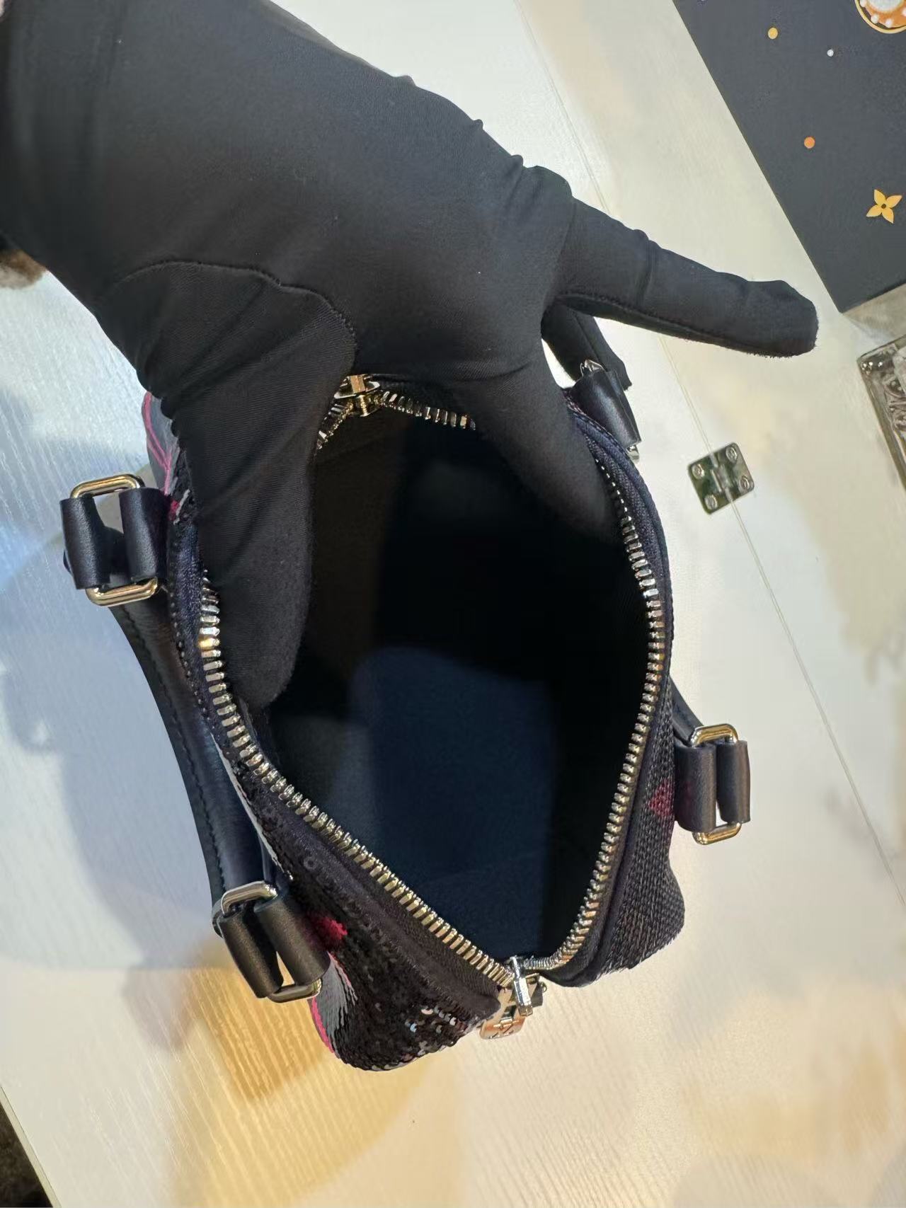 LOUIS VUITTON<br>Speedy Bandouliere 18