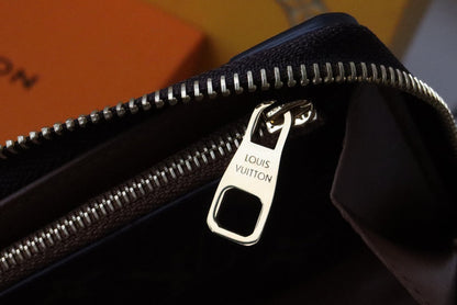 Franco Shops - Louis Vuittons  - 15779