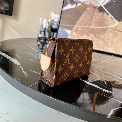 Franco Shops - Louis Vuittons  - 15730