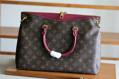 The Franco Shops - Louis Vuittons  - 7992