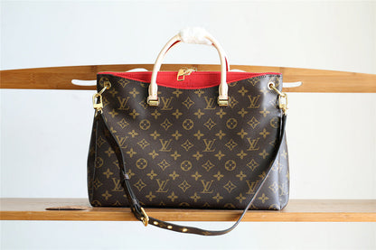 The Franco Shops - Louis Vuittons  - 7998
