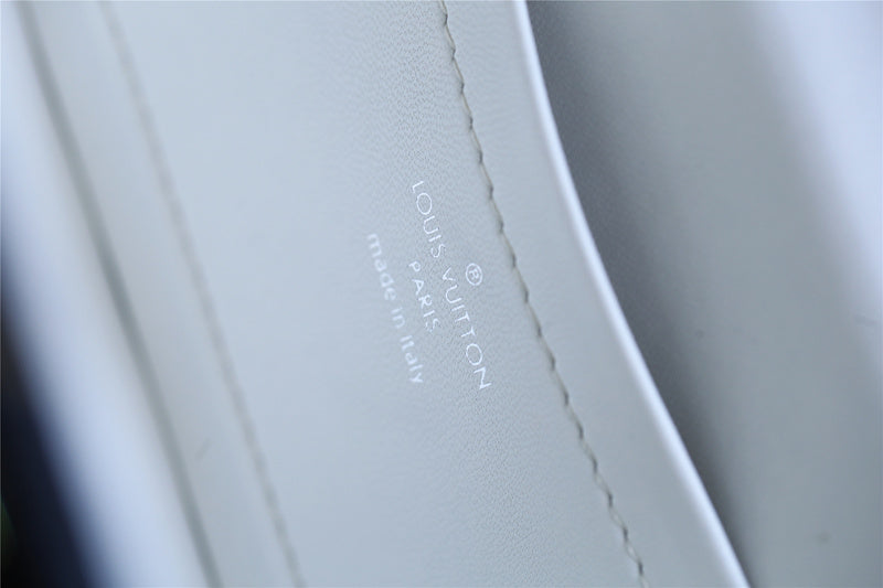 Franco Shops - Louis Vuittons  - 9402