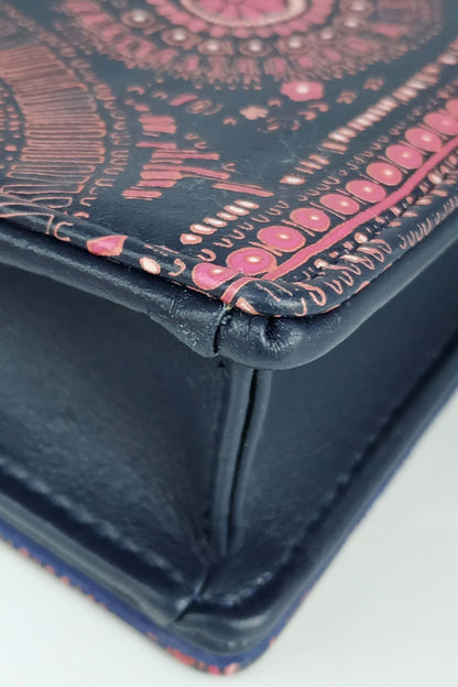Lady  Animal Clutch on Chain Navy Pink
