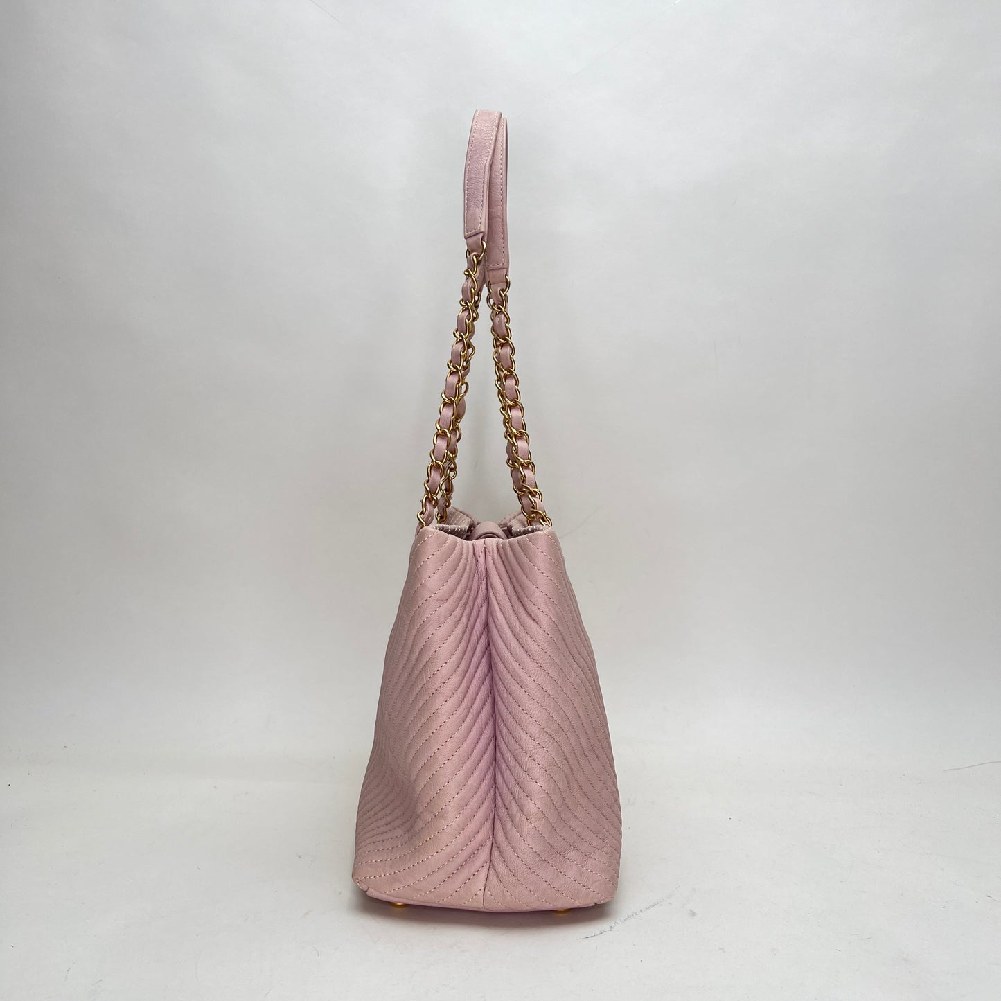V Stitch Pink Shoulder Bag in Calfskin, Gold hardware