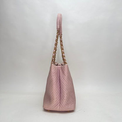 V Stitch Pink Shoulder Bag in Calfskin, Gold hardware