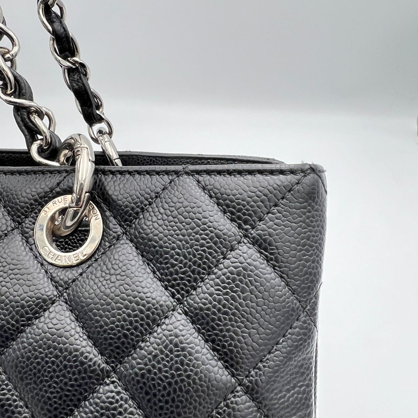 GST Black Tote Bag in Caviar Leather, Silver hardware