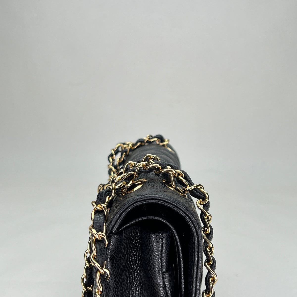 Classic Double Flap Mediun Black Shoulder Bag in Caviar Leather, Gold hardware