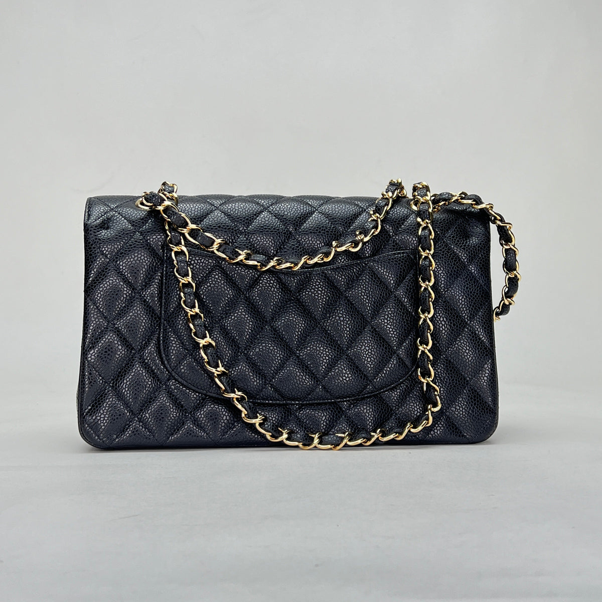 Classic Double Flap Mediun Black Shoulder Bag in Caviar Leather, Gold hardware