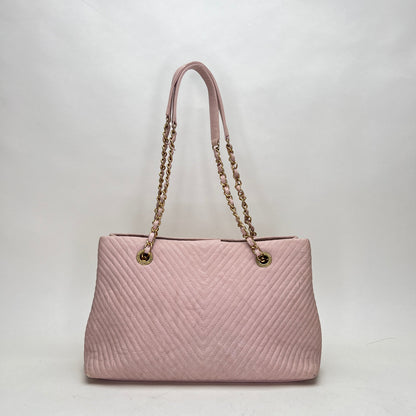 V Stitch Pink Shoulder Bag in Calfskin, Gold hardware