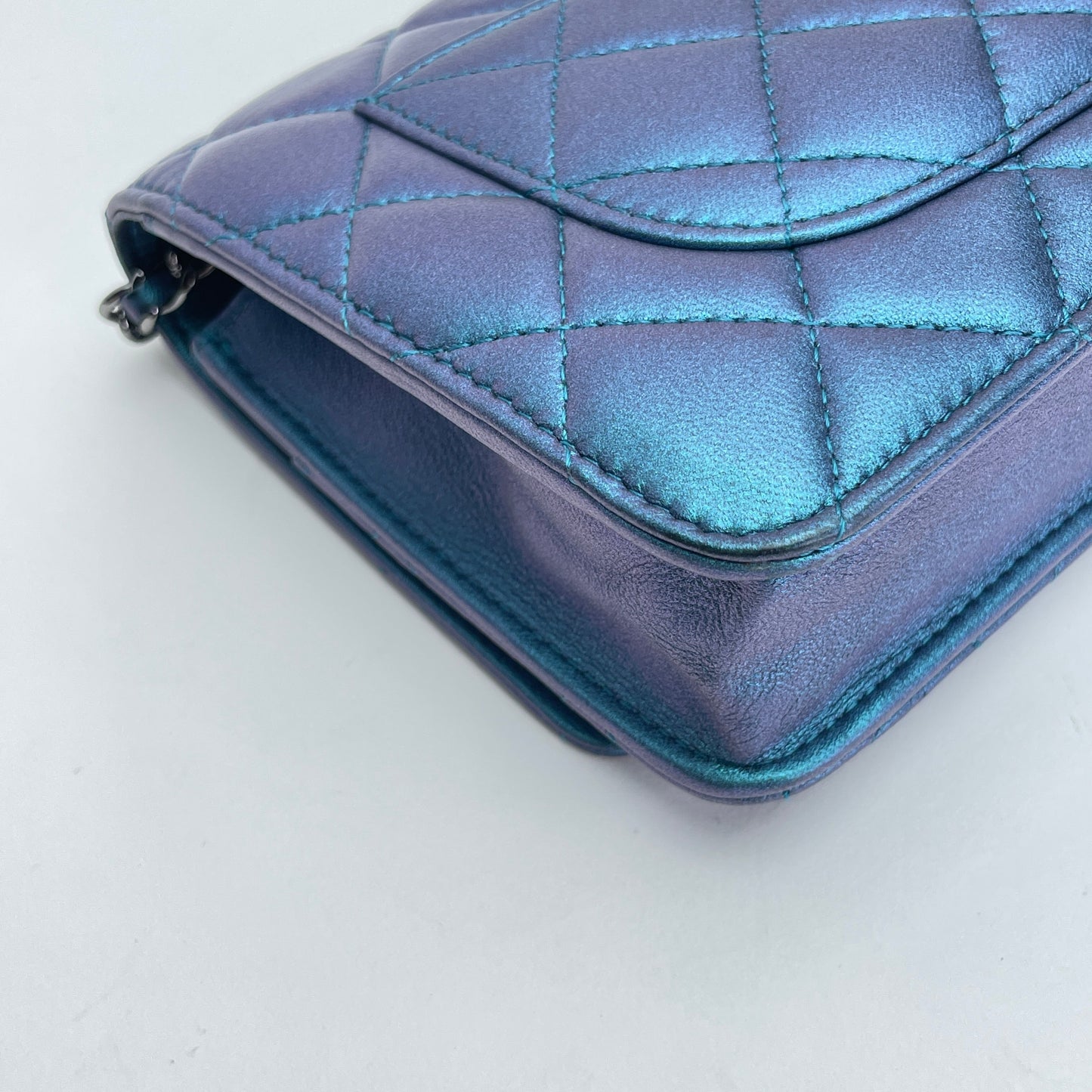 Classic Flap Iridescent Wallet on Chain in Lambskin, Gunmetal hardware