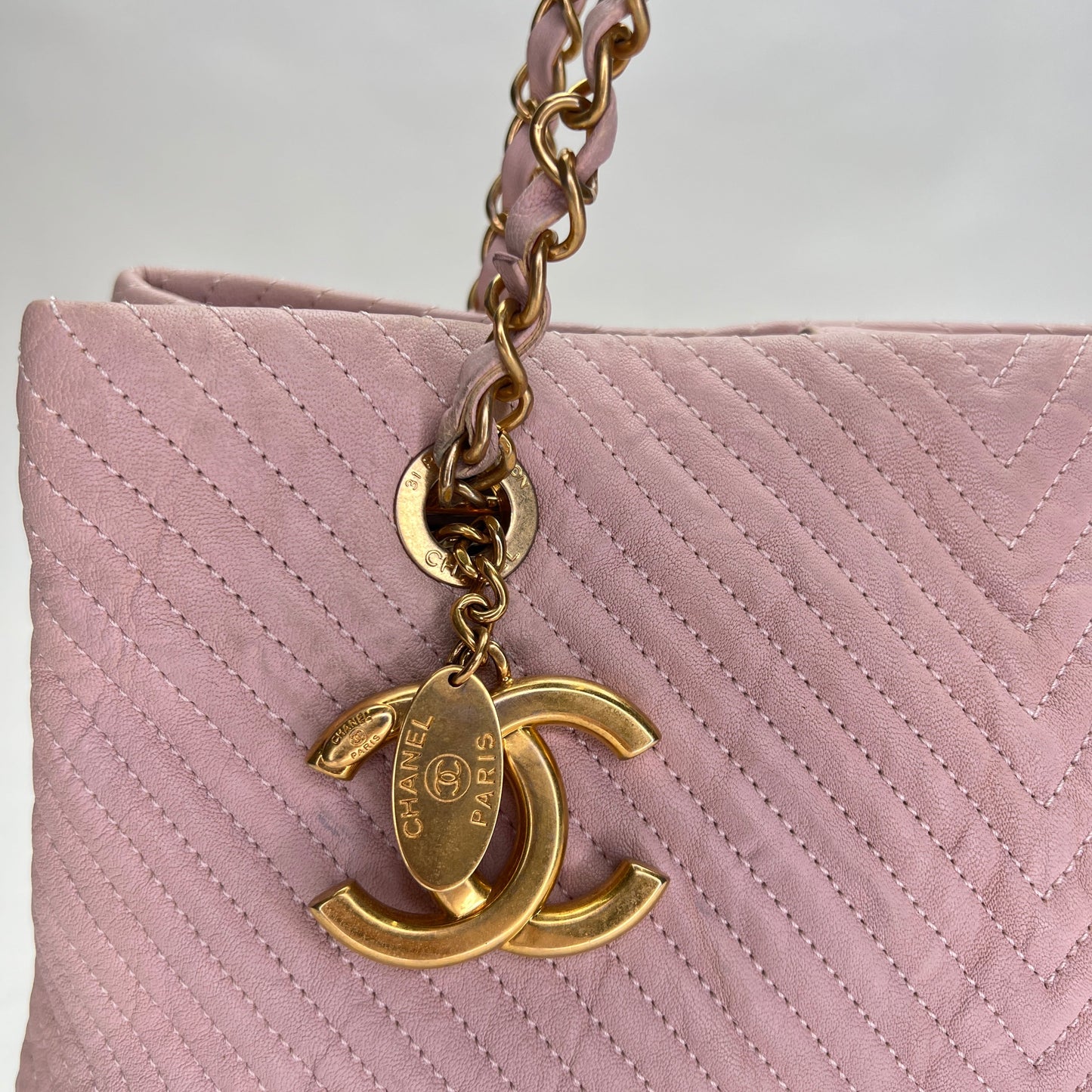 V Stitch Pink Shoulder Bag in Calfskin, Gold hardware