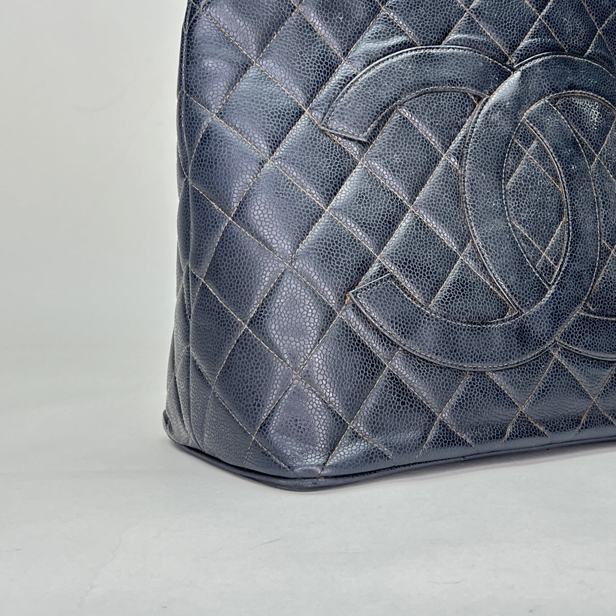 Medallion Black Tote Bag in Caviar Leather, Gold hardware