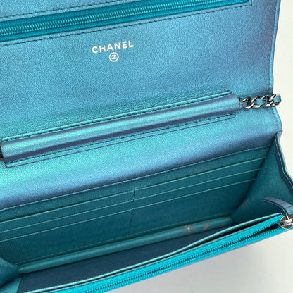 Classic Flap Iridescent Wallet on Chain in Lambskin, Gunmetal hardware